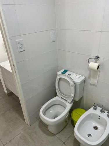 a bathroom with a toilet and a sink at Apart hotel Magda in Venado Tuerto