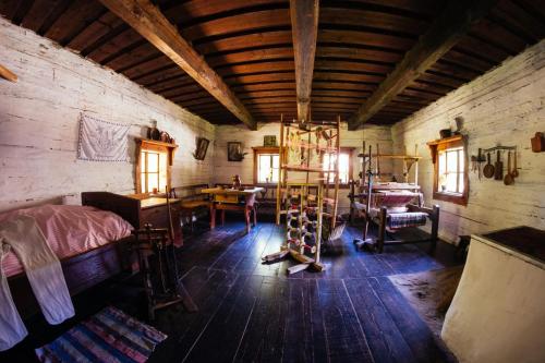 a room with a bed and a table and windows at Ski Apartmán Sajmon so saunou in Makov