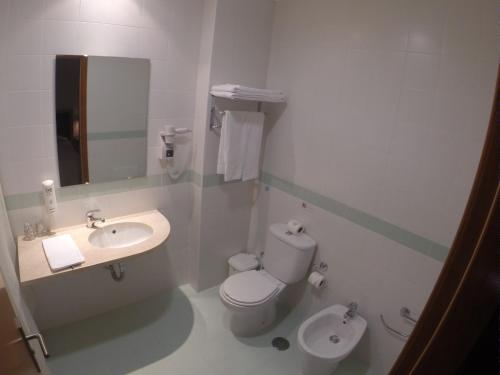 Uma casa de banho em Hotel Recinto