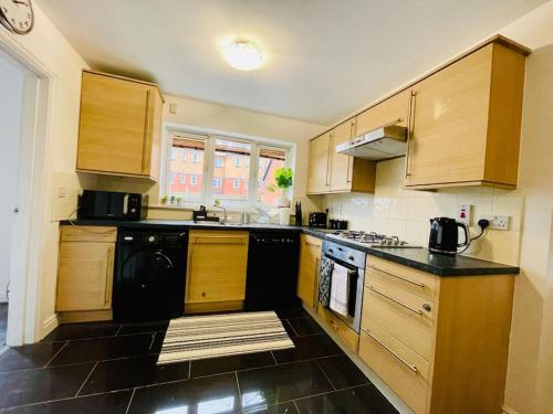 Plantsbrook Place - Luxury 4 bed House + Parking photo 21