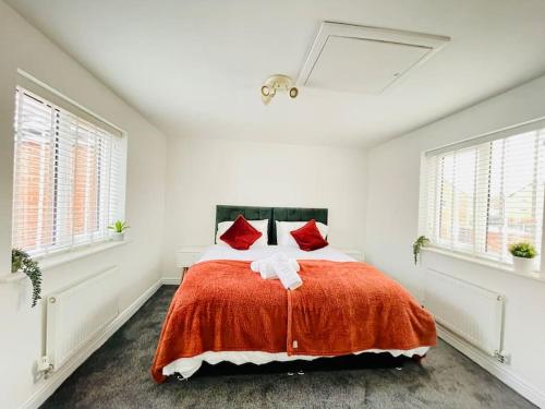 Plantsbrook Place - Luxury 4 bed House + Parking photo 8