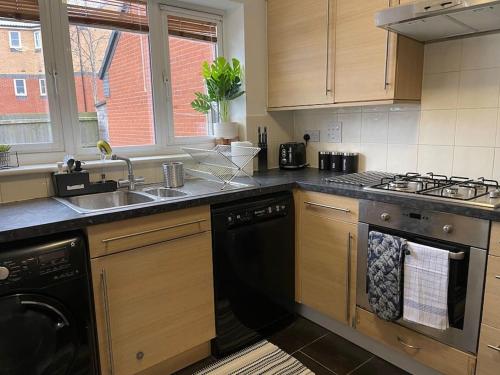 Plantsbrook Place - Luxury 4 bed House + Parking photo 5
