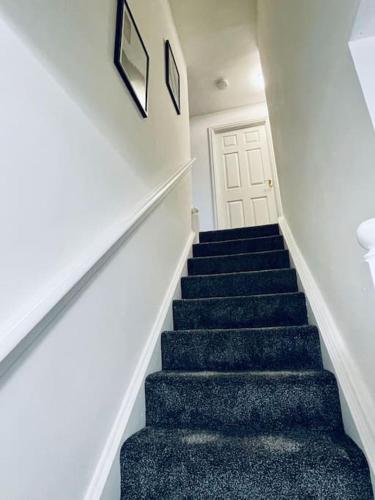 Plantsbrook Place - Luxury 4 bed House + Parking photo 28
