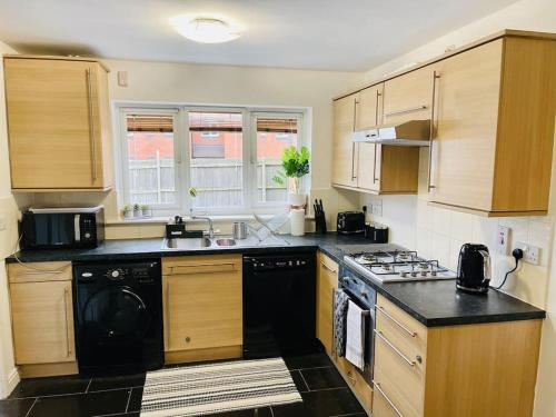 Plantsbrook Place - Luxury 4 bed House + Parking photo 22