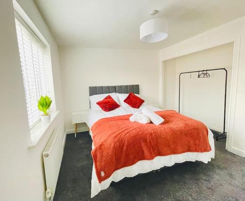Plantsbrook Place - Luxury 4 bed House + Parking photo 32