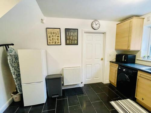 Plantsbrook Place - Luxury 4 bed House + Parking photo 24