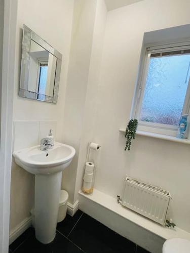 Plantsbrook Place - Luxury 4 bed House + Parking photo 20