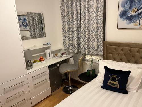 a small bedroom with a bed and a desk at TJ Homes - Double room with Single Bed - 3 Min to Tube station - London in Ruislip