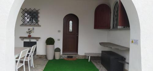 a living room with a door and a green floor at "La Selvetta" bed and breakfast in Buguggiate