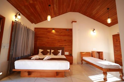 Postel nebo postele na pokoji v ubytování Coorg Coffee Bean Resort