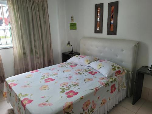 Postel nebo postele na pokoji v ubytování PRAIA DE 4 ILHAS Apartamento 2 Quartos a 50M da Praia