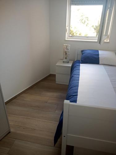 Un pat sau paturi într-o cameră la Apartma D