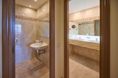 Un baño de Hotel Albret