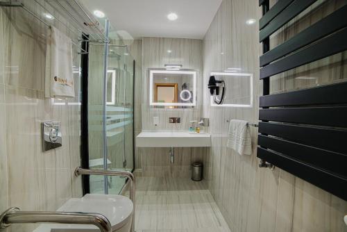 a bathroom with a sink and a toilet and a mirror at Royal Sahel in Birmandreis
