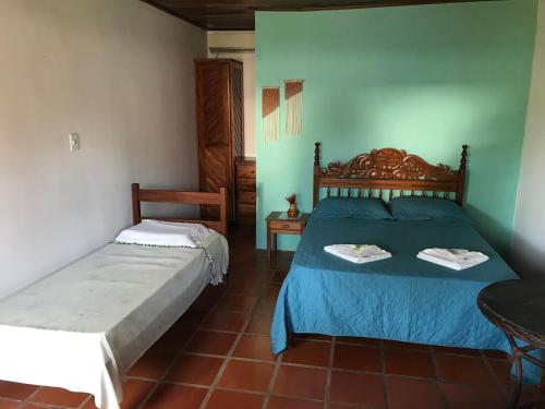 a bedroom with two beds in a room at Aláfia Comandatuba in Una