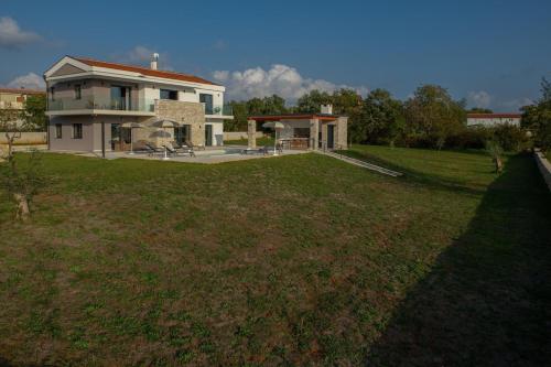 Luxury Villa Serena with Pool Heating – Photos 2