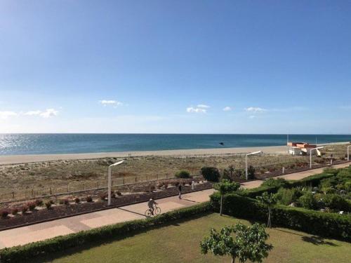 Appartement T3 en Bord de Mer à Port Barcarès - 5 Couchages, Plage à 50m, Proche Commerces - FR-1-81-205