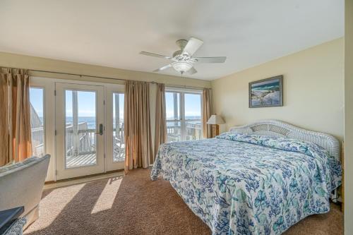 a bedroom with a bed and a view of the ocean at Paradiso a Mare in North Topsail Beach