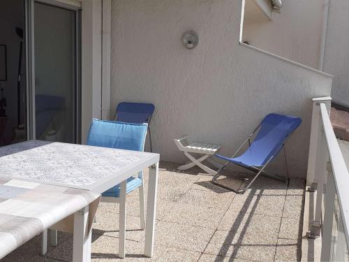 Photo de la galerie de l'établissement Appartement de plain-pied avec terrasse et vue mer à Royan - FR-1-494-6, à Royan