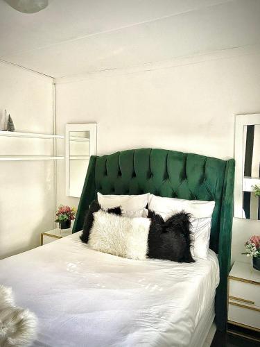 Voodi või voodid majutusasutuse Cosy Luxurious Room toas