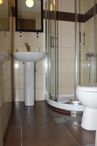 Salle de bains dans l'établissement Rea Hotel