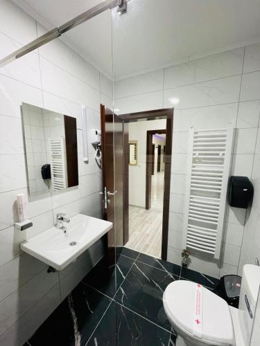 Koupelna v ubytování Hotel Casablanca