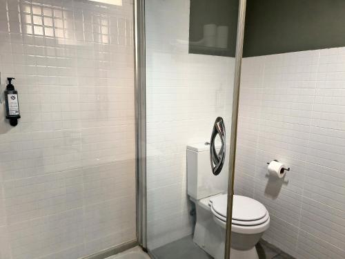 a bathroom with a toilet and a shower at Flats Friends Tetuan in Valencia