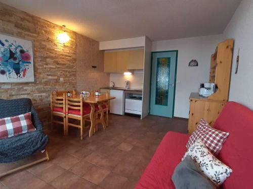 Studio lumineux au pied des pistes pour 4 personnes à Montgenèvre avec parking privatif et balcon sud - FR-1-330D-118