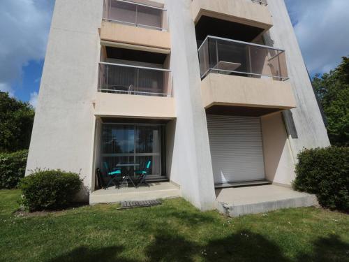 Photo de la galerie de l'établissement Bénodet : Superbe T2 rénové à 100m de la plage, parking inclus - FR-1-481-90, à Bénodet