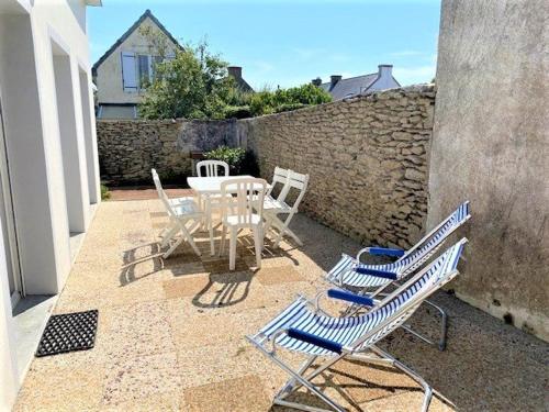 Photo de la galerie de l'établissement Appartement T3 à Quiberon avec terrasse et jardin, quartier calme, proche plage et centre, 6 pers. - FR-1-478-201, à Quiberon