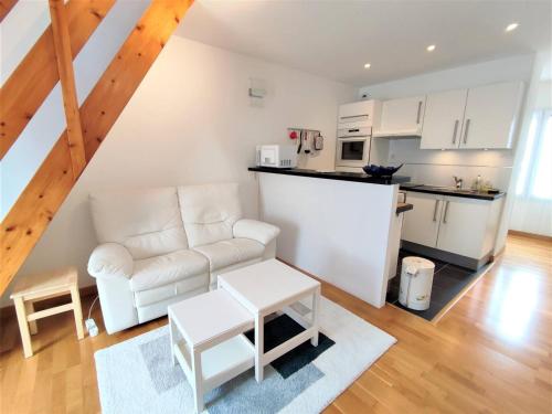 Bel Appartement 3* au Centre de Perros-Guirec avec WIFI, Balcon et Parking - FR-1-368-337