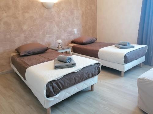 En eller flere senge i et værelse på Au charme de la pierre