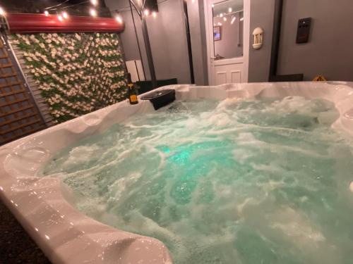 Cardiff Coach House with Hot Tub & Log Fire photo 35