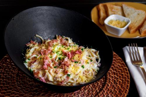 ホテルの敷地内または近くでの食事または食べ物