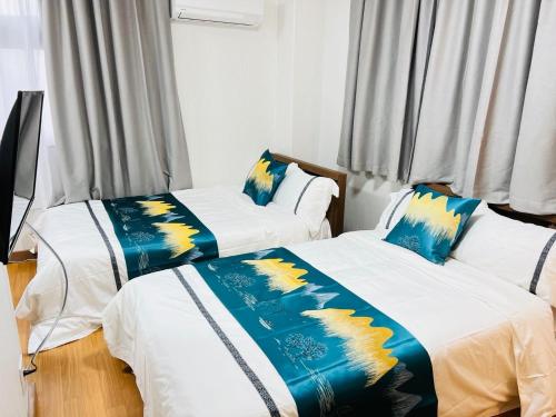 a bedroom with two beds with white and yellow sheets at FUKUINN - Vacation STAY 19230v in Takamatsu