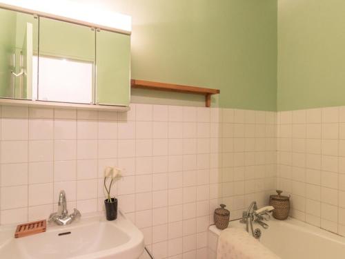 a bathroom with a sink and a toilet and a tub at Appartement Puy Saint Vincent 1400, 1 pièce, 4 personnes - FR-1-330G-6 in Puy-Saint-Vincent