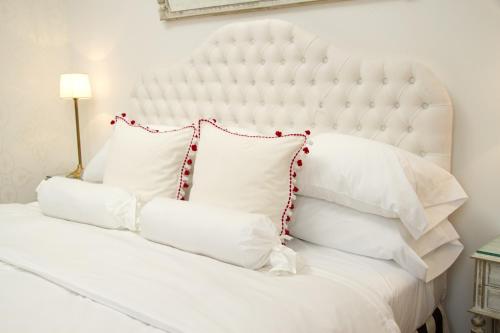 Una cama o camas en una habitación de Tango de Mayo Hotel