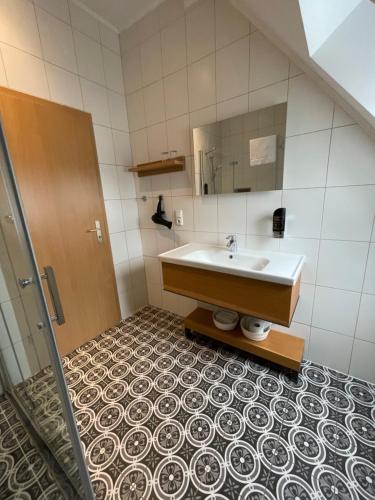 a bathroom with a sink and a mirror at Hotel Altes Fährhaus in Berlin