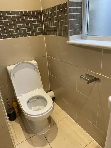 a bathroom with a white toilet in a room at Green lanes N8, Studio flat! in London