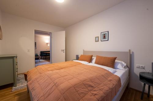 Una cama o camas en una habitación de NOAS Home