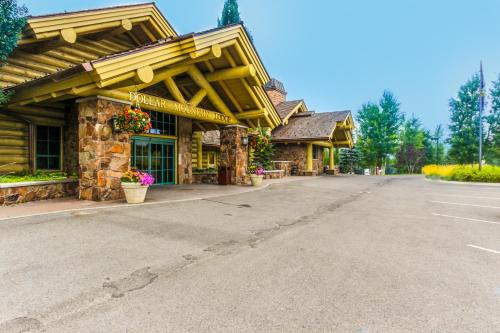 an empty parking lot in front of a building at Single Level Ranch Condo in Elkhorn in Sun Valley