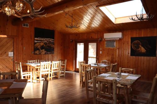 Εστιατόριο ή άλλο μέρος για φαγητό στο Yellowstone Valley Inn