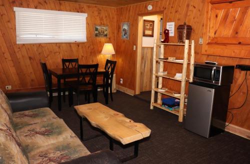 Η κουζίνα ή μικρή κουζίνα στο Yellowstone Valley Inn