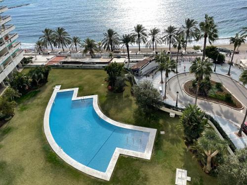 Front sea view apartment on Marbella's beach promenade