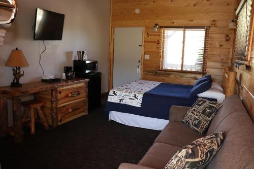 Ένα ή περισσότερα κρεβάτια σε δωμάτιο στο Yellowstone Valley Inn