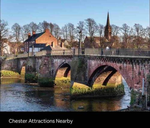 Výhled na řeku, která protéká v blízkosti apartmánu