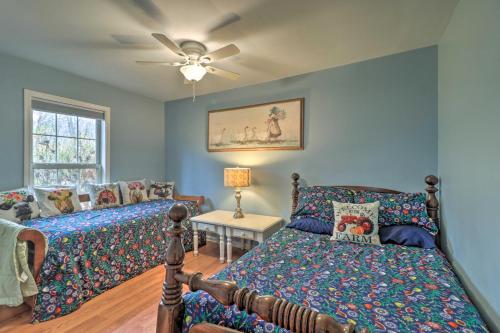 a bedroom with two beds and a couch at Cozy Rixeyville Cottage with Deck, Grill, and Stabling in Remington