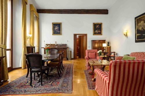 a living room with a table and chairs at Piazza DUOMO - Antico Appartamento dell'800 in Milan