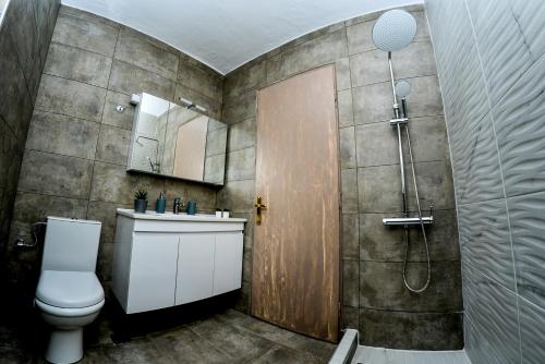 a bathroom with a toilet and a shower at Bastasio airport skg in Tagarades