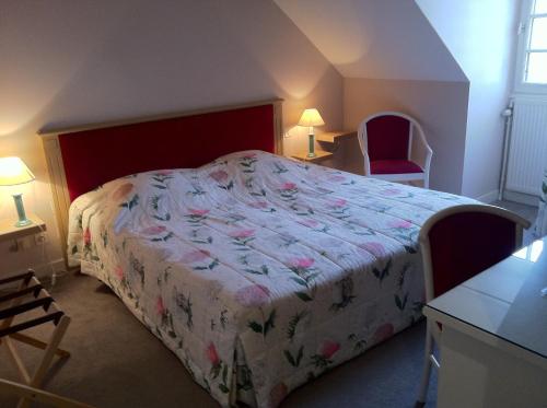 a bedroom with a large bed and two chairs at Logis La Marjolaine in Moulay